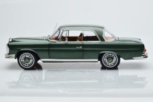 Mercedes 250 SE Coupe W111 Zöld Metál Limitált Kiadás Norev 1:18 183764 Fém – 4. kép a 7-ből