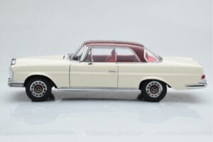 Mercedes 280 SE W108 Fehér AUTOart 1:18 76287 Fém – 5. kép a 8-ből