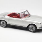 Mercedes 280 SL W113 Pagoda Ezüst Schuco 1:18 450035000 - image 6 of 8