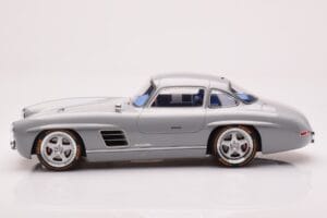 Mercedes 300 SL W198 Gullwing By S-Klub Szürke GT Spirit 1:18 GT418 Gyanta – 3. kép a 6-ből