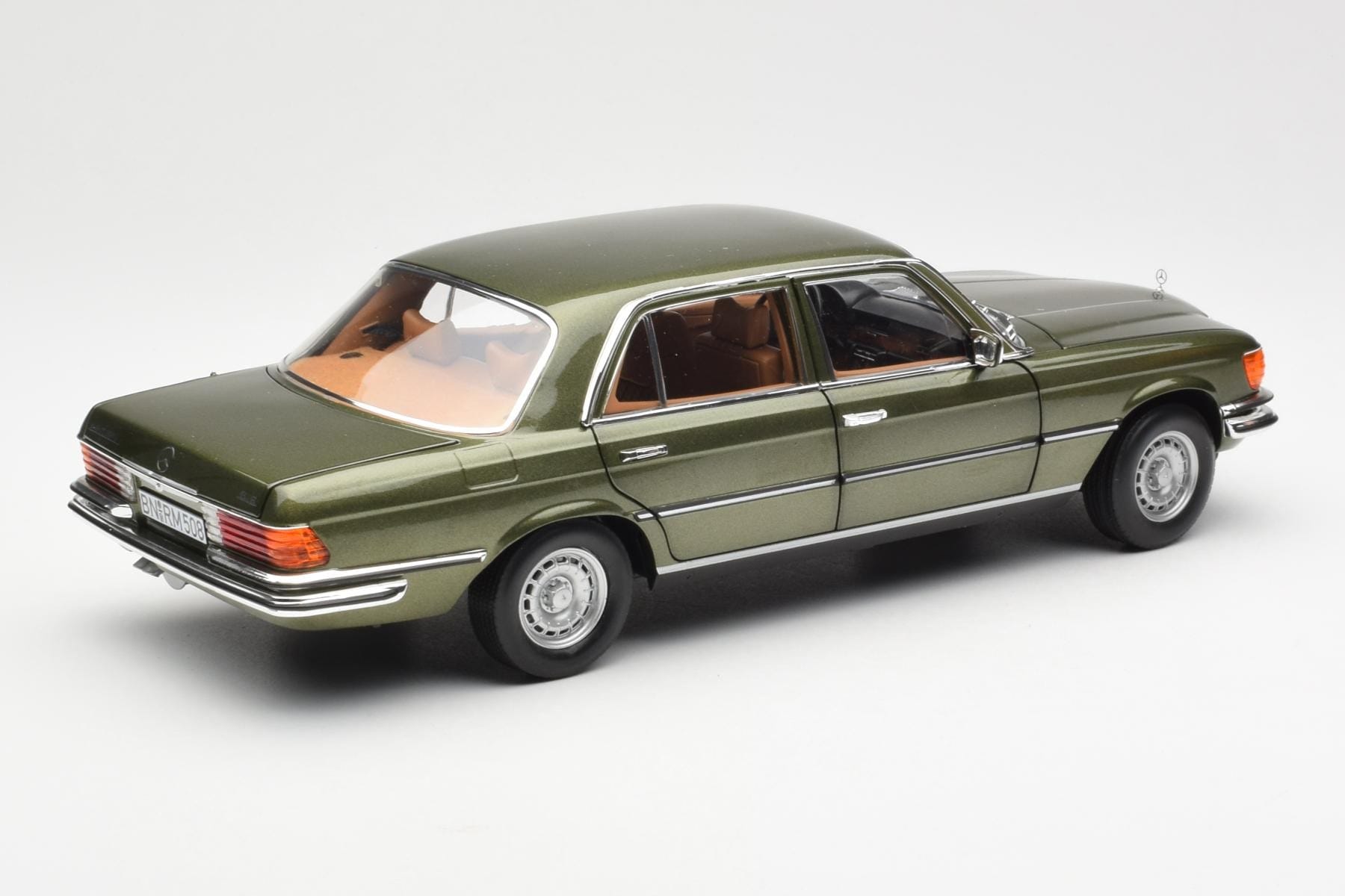 Mercedes 450SEL 6.9 W116 Zöld Metál Norev 1:18 183455 Fém – 3. kép a 8-ből