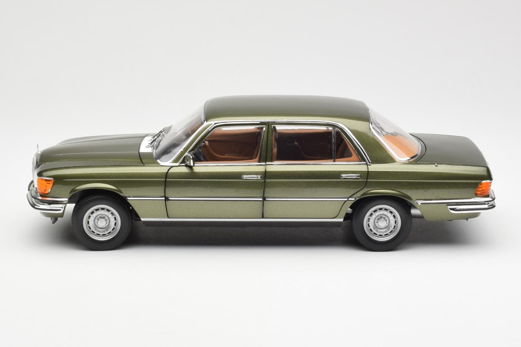 Mercedes 450SEL 6.9 W116 Zöld Metál Norev 1:18 183455 Fém – 4. kép a 8-ből