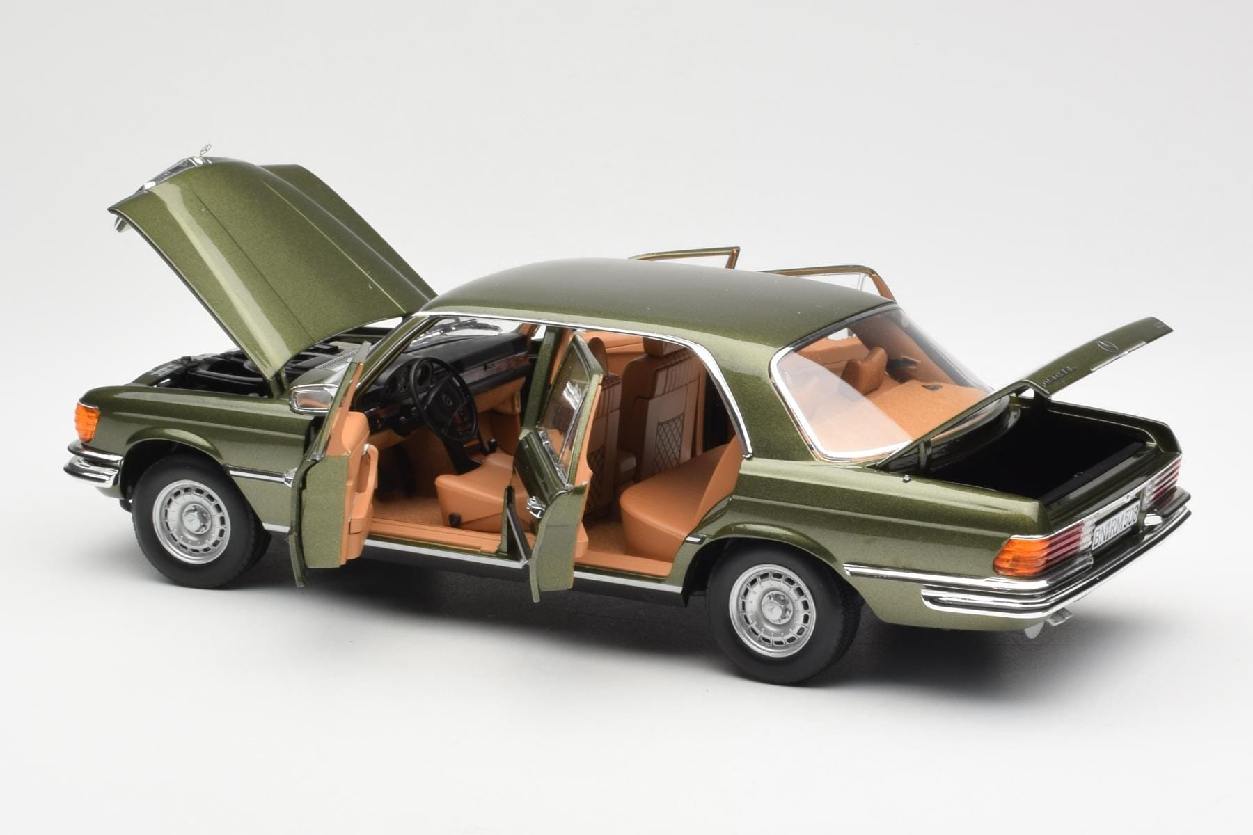 Mercedes 450SEL 6.9 W116 Zöld Metál Norev 1:18 183455 Fém – 5. kép a 8-ből