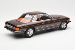 Mercedes 500 SLC C107 Barna KK-Scale 1:18 180851 Fém – 2. kép a 6-ből