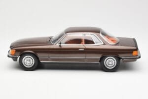 Mercedes 500 SLC C107 Barna KK-Scale 1:18 180851 Fém – 3. kép a 6-ből