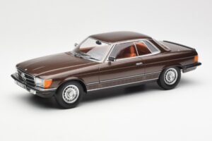 Mercedes 500 SLC C107 Barna KK-Scale 1:18 180851