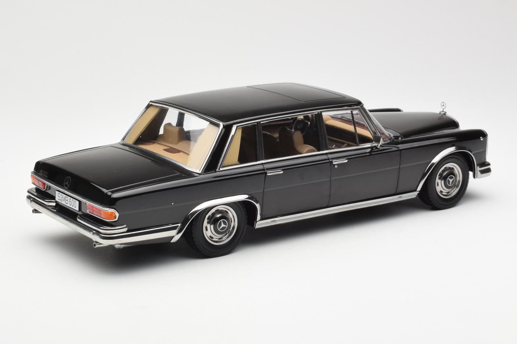 Mercedes 600 SWB W100 Fekete KK-Scale 1:18 180601 Fém – 2. kép a 6-ből