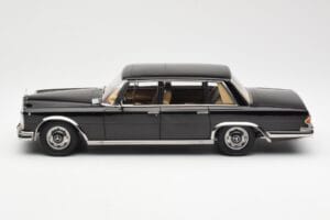 Mercedes 600 SWB W100 Fekete KK-Scale 1:18 180601 Fém – 3. kép a 6-ből