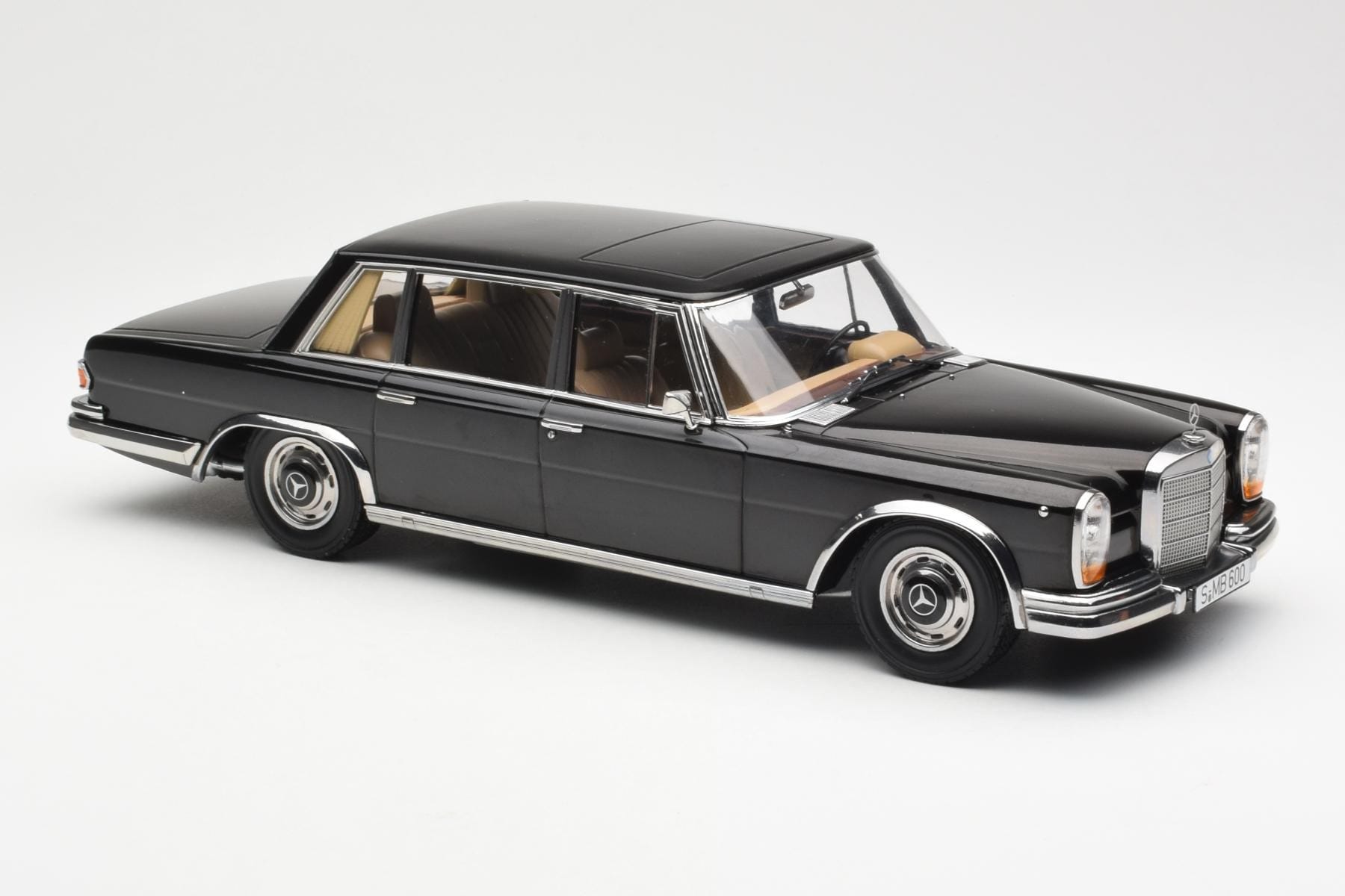Mercedes 600 SWB W100 Fekete KK-Scale 1:18 180601 Fém – 4. kép a 6-ből