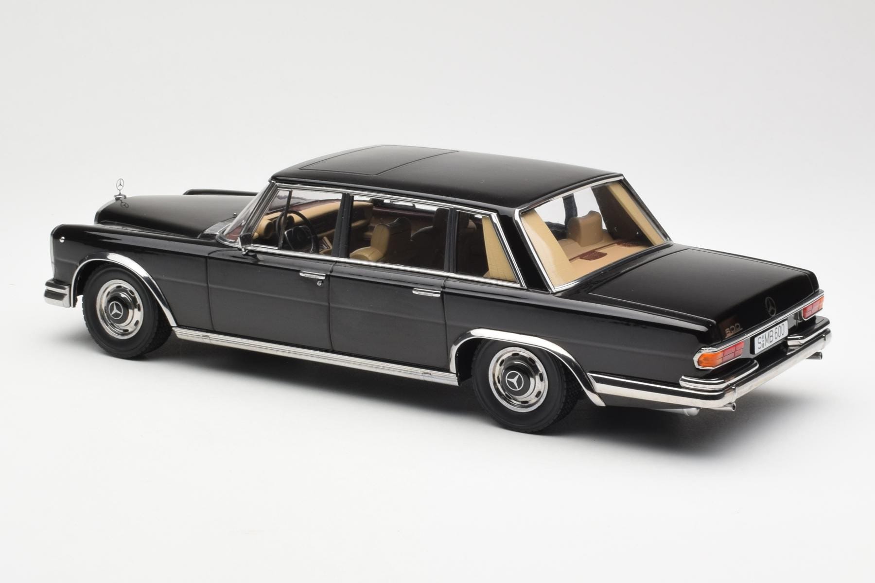 Mercedes 600 SWB W100 Fekete KK-Scale 1:18 180601 Fém – 5. kép a 6-ből