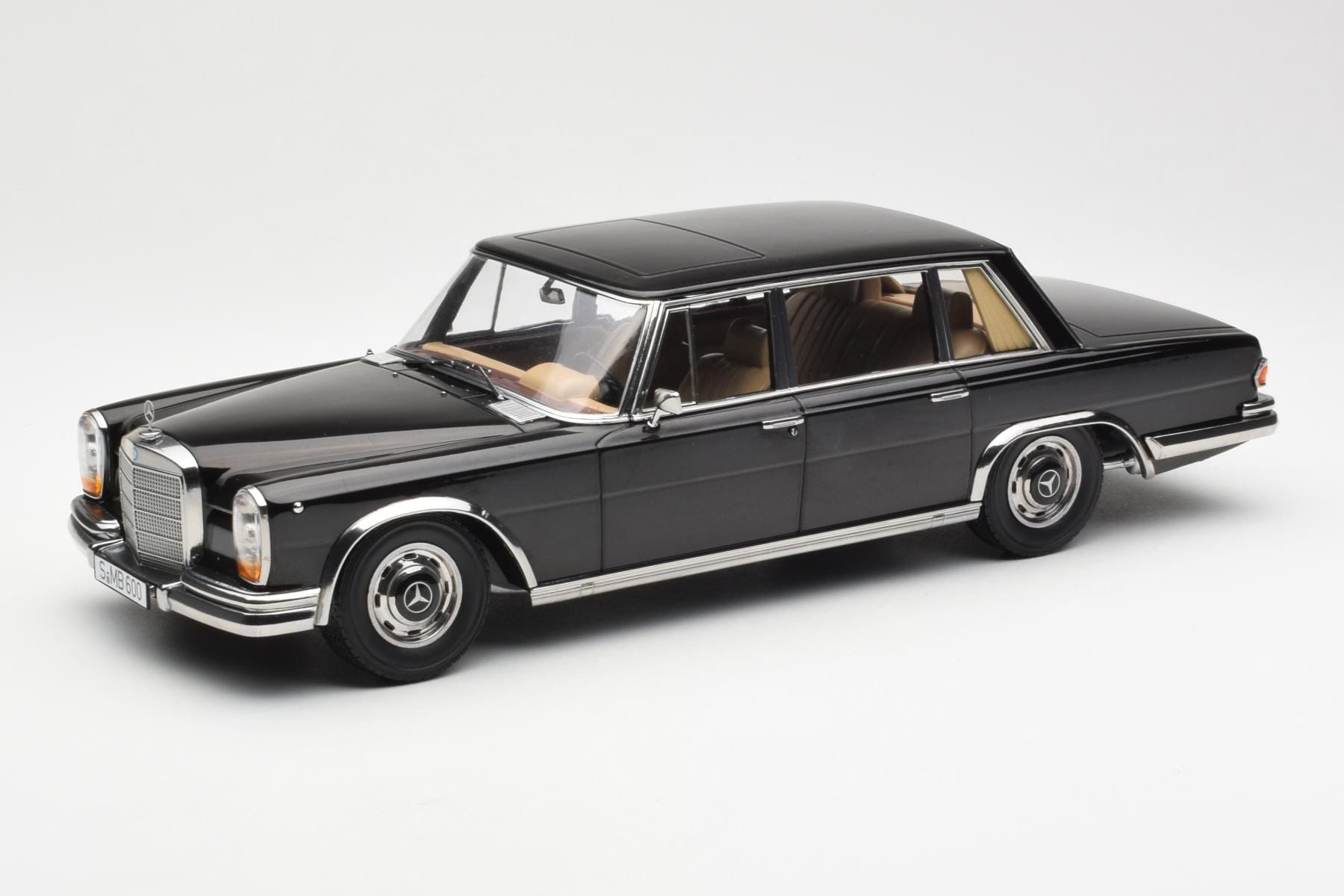 Mercedes 600 SWB W100 Fekete KK-Scale 1:18 180601 Fém