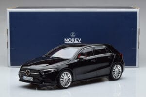 Mercedes A-Class W177 AMG Line Norev 1:18 183861 Fém – 7. kép a 7-ből