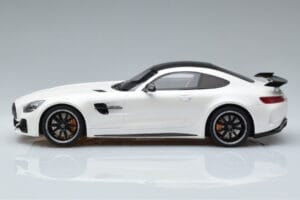 Mercedes AMG GT R Fehér GT Spirit 1:18 KJ021 Gyanta – 3. kép a 6-ből