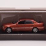Mercedes C-Class W202 C220 Narancssárga Metál Dealer Edition Minichamps 1:43 - image 4 of 4