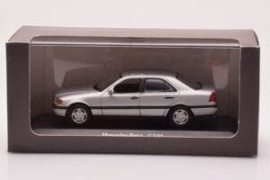 Mercedes C-Class W202 C220 Ezüst Minichamps 1:43 B66005705-M1 Fém – 4. kép a 4-ből