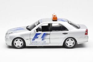Mercedes C-Class W202 AMG Medical Car F1 1997 UT Models 1:18 26106 Fém – 3. kép a 6-ből