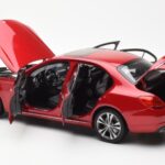 Mercedes C-Class W205 Piros Metallic Asia Exclusive Norev 1:18 - image 5 of 8