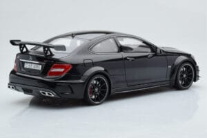 Mercedes C63 AMG W204 Black Series Fekete GT Spirit 1:18 ZM019 Gyanta – 2. kép a 7-ből