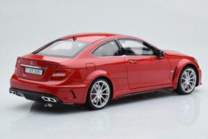 Mercedes C63 AMG W204 Black Series Piros GT Spirit 1:18 GT065 Gyanta – 2. kép a 6-ből