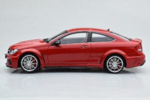 Mercedes C63 AMG W204 Black Series Piros GT Spirit 1:18 GT065 Gyanta – 3. kép a 6-ből