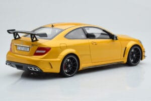 Mercedes C63 AMG W204 Black Series Arany GT Spirit 1:18 GT034 Gyanta – 2. kép a 6-ből