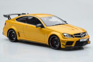 Mercedes C63 AMG W204 Black Series Arany GT Spirit 1:18 GT034 Gyanta – 4. kép a 6-ből