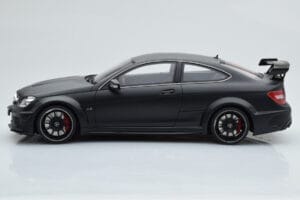 Mercedes C63 AMG W204 Black Series Matt Fekete GT Spirit 1:18 GT843 Gyanta – 3. kép a 6-ből