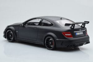 Mercedes C63 AMG W204 Black Series Matt Fekete GT Spirit 1:18 GT843 Gyanta – 5. kép a 6-ből