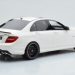 Mercedes C63 AMG W204 Fehér GT Spirit 1:18 - image 2 of 6