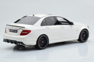 Mercedes C63 AMG W204 Fehér GT Spirit 1:18 GT166 Gyanta – 2. kép a 6-ből