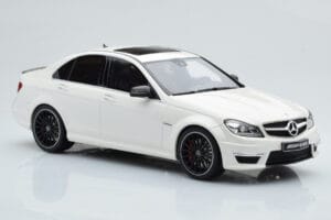Mercedes C63 AMG W204 Fehér GT Spirit 1:18 GT166 Gyanta – 4. kép a 6-ből