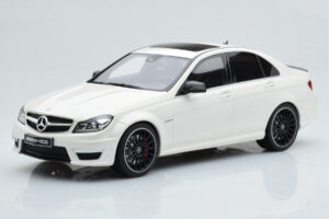 Mercedes C63 AMG W204 Fehér GT Spirit 1:18