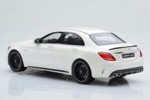 Mercedes C63S AMG W205 Fehér GT Spirit 1:18 B66960370 Gyanta – 5. kép a 6-ből