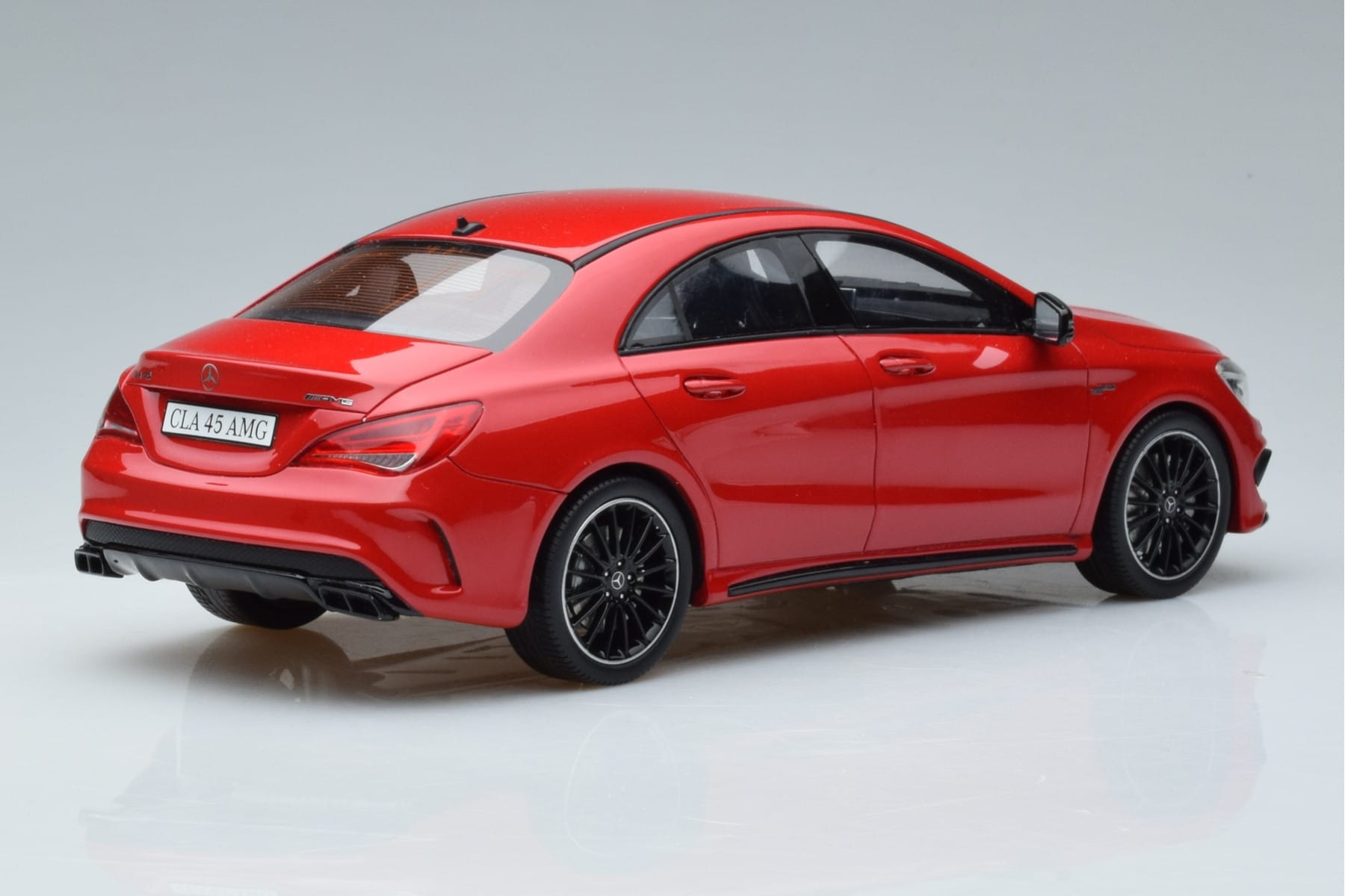 Mercedes CLA 45 AMG C117 Jupiter Piros GT Spirit 1:18 GT031 Gyanta – 2. kép a 6-ből