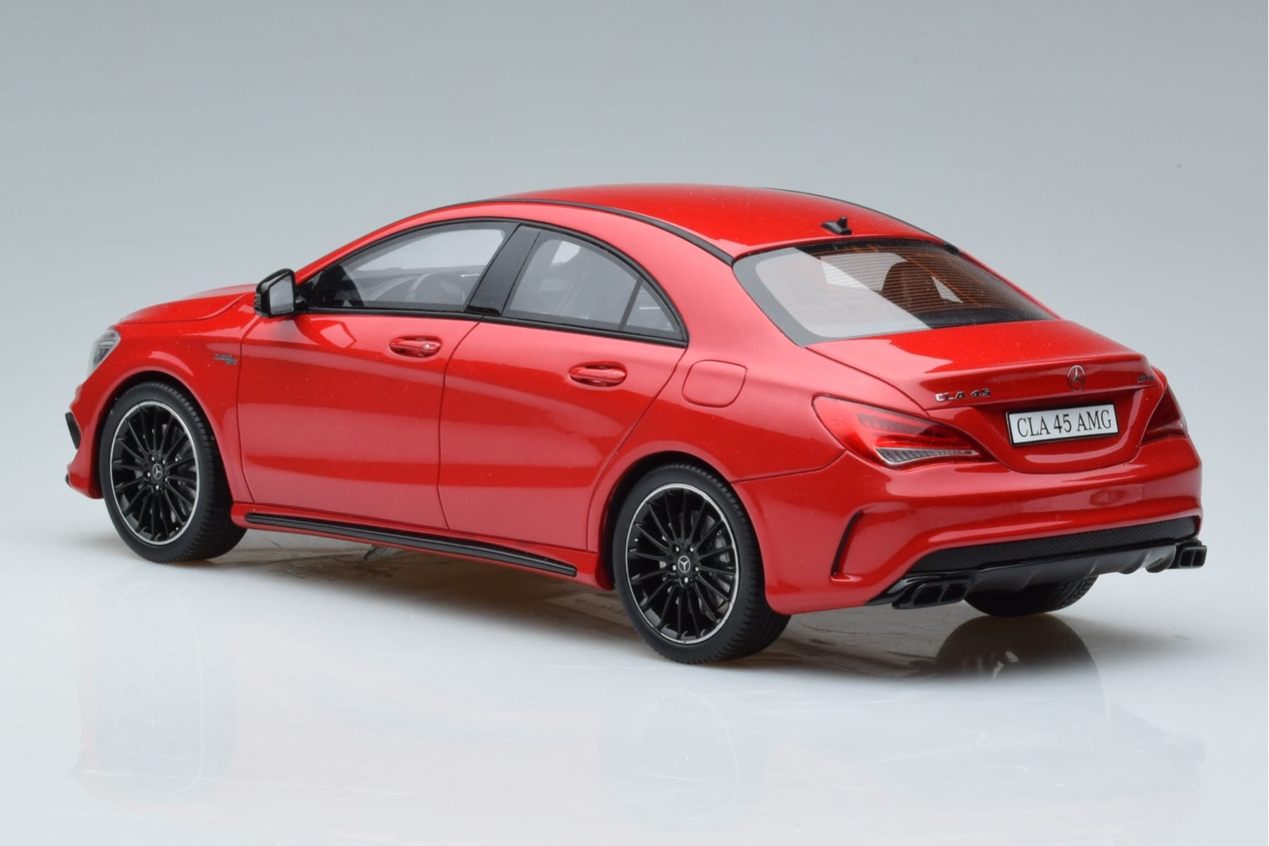 Mercedes CLA 45 AMG C117 Jupiter Piros GT Spirit 1:18 GT031 Gyanta – 5. kép a 6-ből