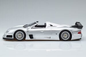 Mercedes CLK GTR Roadster Ezüst GT Spirit 1:18 GT155 Gyanta – 3. kép a 6-ből