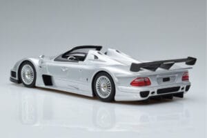 Mercedes CLK GTR Roadster Ezüst GT Spirit 1:18 GT155 Gyanta – 5. kép a 6-ből