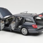Mercedes E-Class S212 T-Model Tenorit Szürke Metallic Minichamps 1:18 B66962447 - image 5 of 8