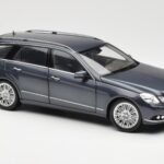 Mercedes E-Class S212 T-Model Tenorit Szürke Metallic Minichamps 1:18 B66962447 - image 6 of 8
