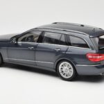Mercedes E-Class S212 T-Model Tenorit Szürke Metallic Minichamps 1:18 B66962447 - image 7 of 8
