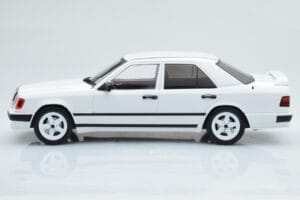 Mercedes E-Class W124 Tuning Fehér MCG 1:18 MCG18343 Fém – 3. kép a 6-ből