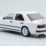 Mercedes E-Class W124 Tuning Fehér MCG 1:18 - image 5 of 6