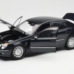 Mercedes E-Class W211 Kék Metallic Kyosho 1:18 B66962147 - image 2 of 8