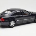 Mercedes E-Class W211 Kék Metallic Kyosho 1:18 B66962147 - image 3 of 8
