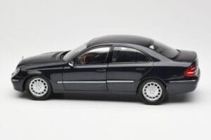 Mercedes E-Class W211 Kék Metallic Kyosho 1:18 B66962147 Fém – 4. kép a 8-ből
