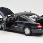 Mercedes E-Class W211 Kék Metallic Kyosho 1:18 B66962147 - image 5 of 8