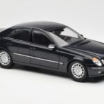 Mercedes E-Class W211 Kék Metallic Kyosho 1:18 B66962147 - image 6 of 8