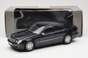Mercedes E-Class W211 Kék Metallic Kyosho 1:18 B66962147 Fém – 8. kép a 8-ből