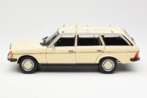 Mercedes 230T W123 T-Model Taxi Norev 1:18 183731 Fém – 4. kép a 8-ből