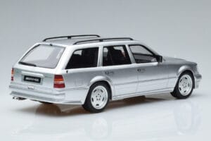 Mercedes E36 AMG S124 Ezüst Otto 1:18 OT889 Gyanta – 2. kép a 6-ből